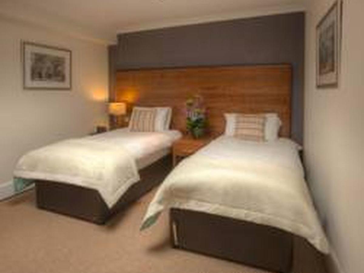 The Boleyn Hotel Staines-upon-Thames Ngoại thất bức ảnh