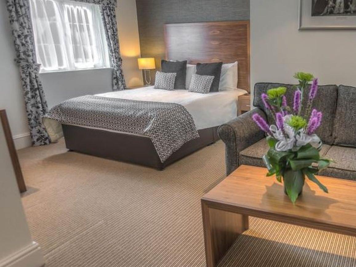 The Boleyn Hotel Staines-upon-Thames Ngoại thất bức ảnh