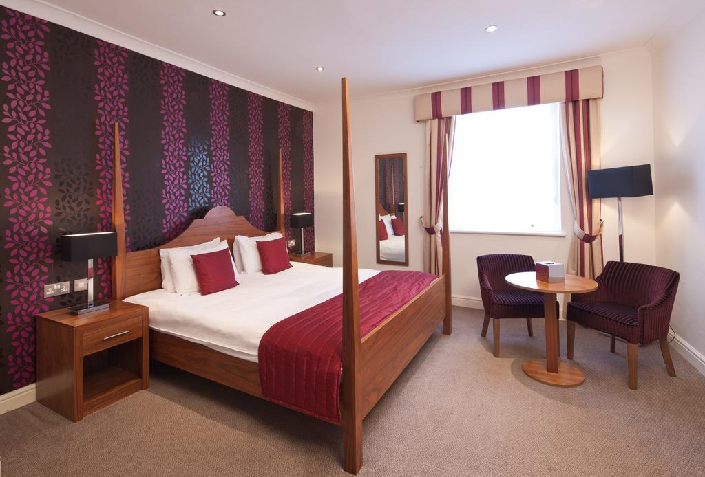 The Boleyn Hotel Staines-upon-Thames Ngoại thất bức ảnh
