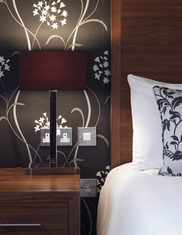 The Boleyn Hotel Staines-upon-Thames Ngoại thất bức ảnh
