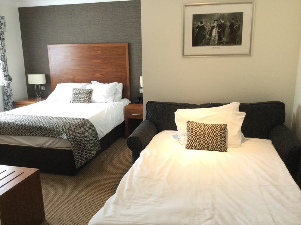 The Boleyn Hotel Staines-upon-Thames Ngoại thất bức ảnh