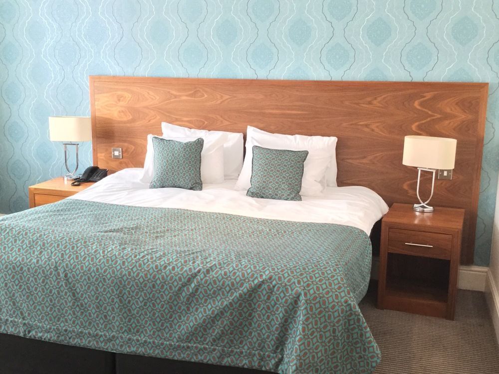 The Boleyn Hotel Staines-upon-Thames Ngoại thất bức ảnh