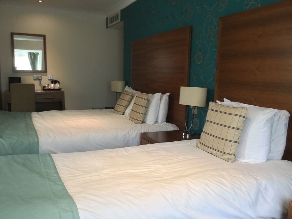 The Boleyn Hotel Staines-upon-Thames Ngoại thất bức ảnh
