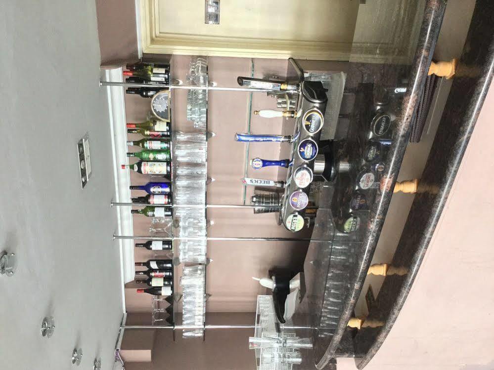 The Boleyn Hotel Staines-upon-Thames Ngoại thất bức ảnh
