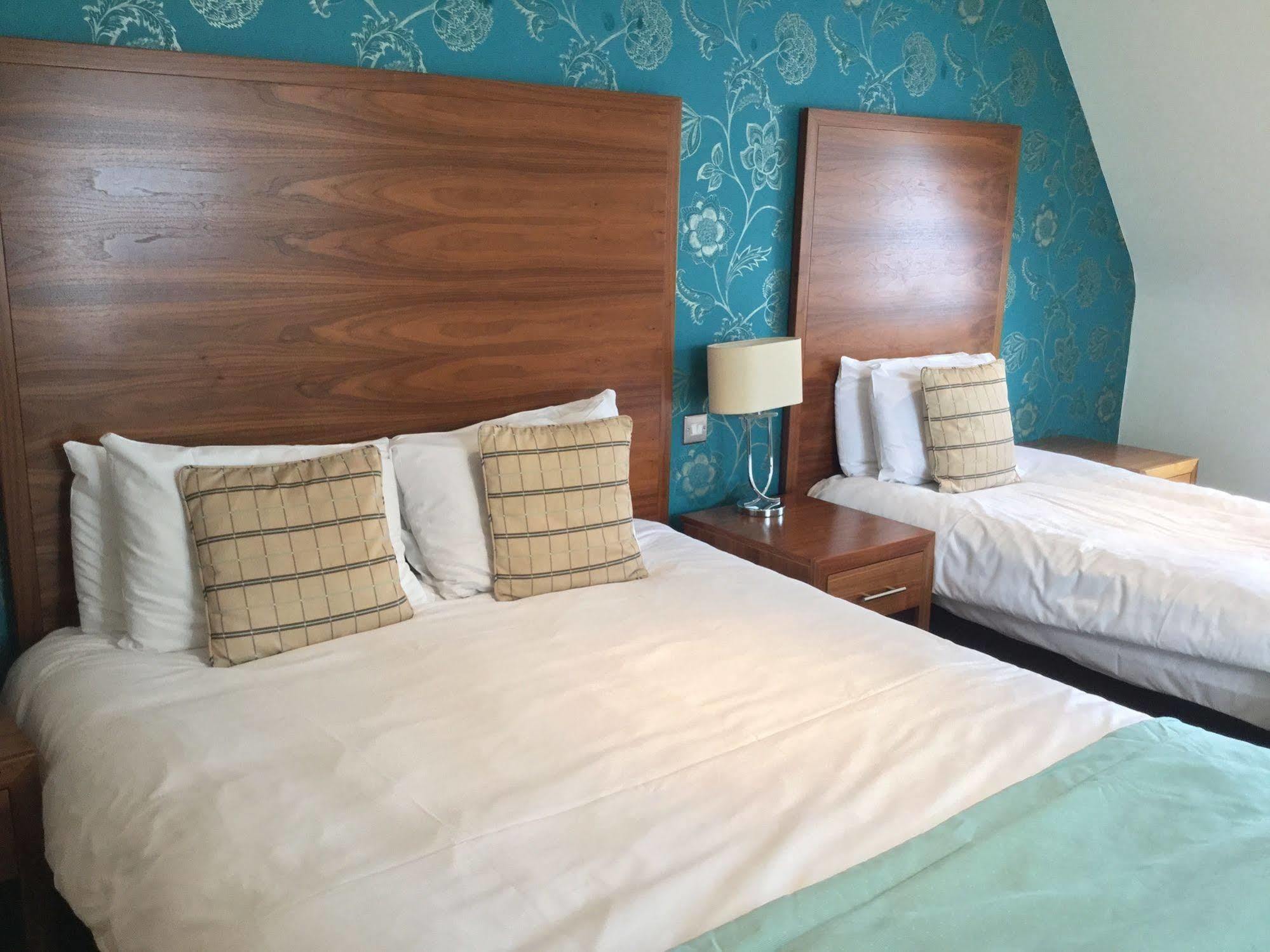 The Boleyn Hotel Staines-upon-Thames Ngoại thất bức ảnh