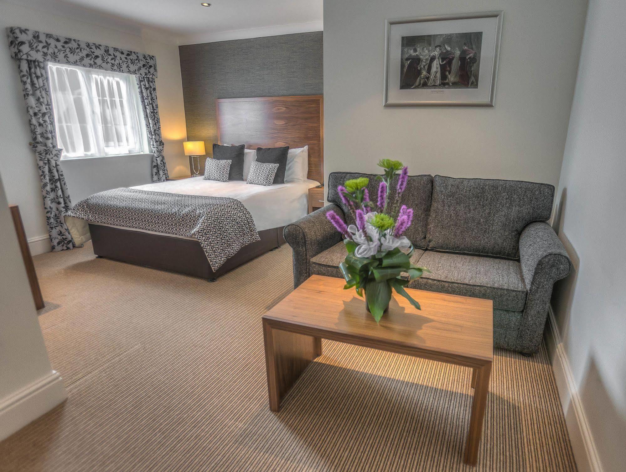 The Boleyn Hotel Staines-upon-Thames Ngoại thất bức ảnh
