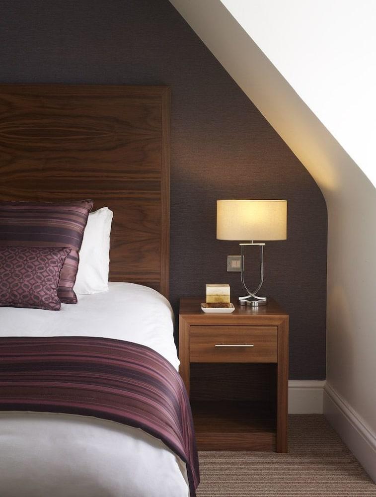 The Boleyn Hotel Staines-upon-Thames Ngoại thất bức ảnh